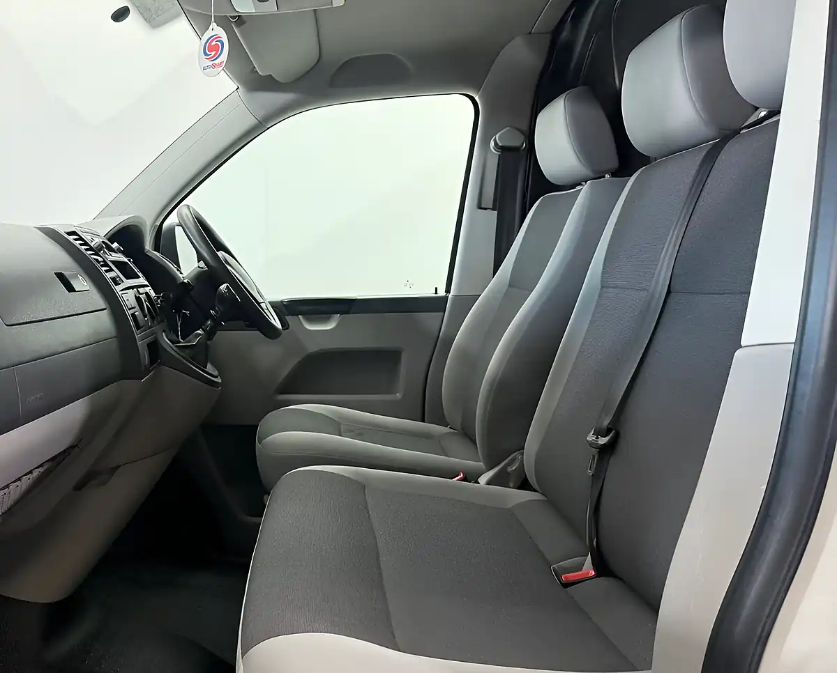 Used 2015 Volkswagen Transporter Startline White - Interior and Exterior details 13
