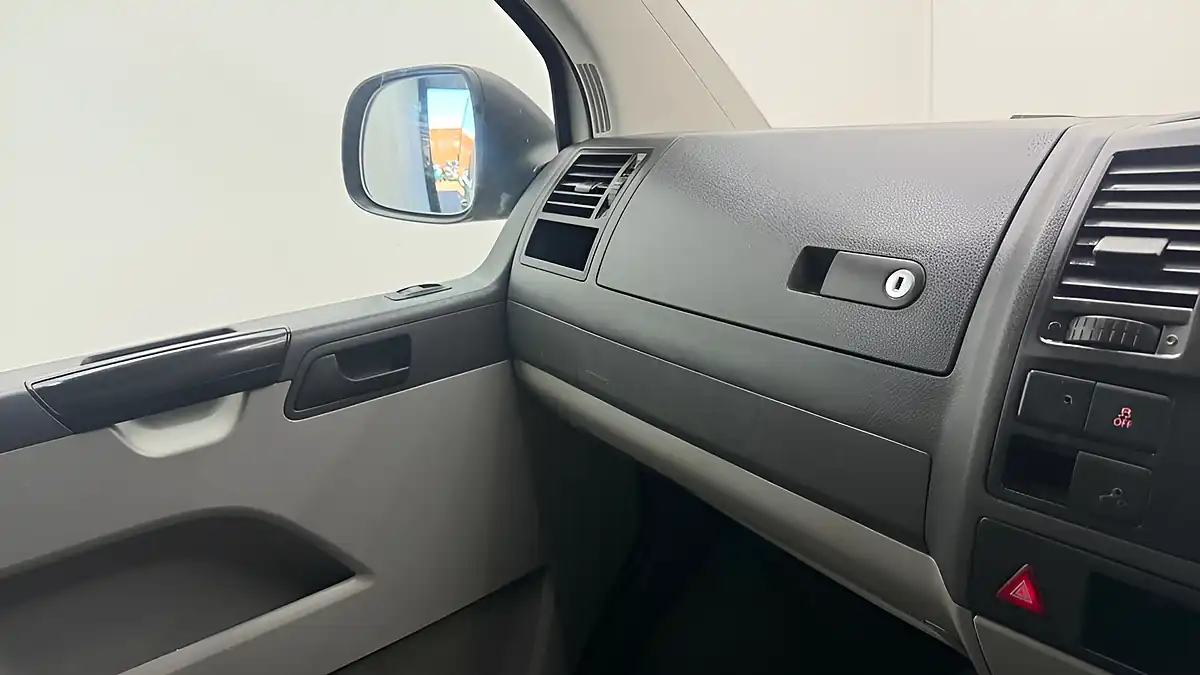 Used 2015 Volkswagen Transporter Startline White - Interior and Exterior details 14