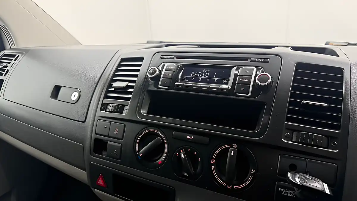 Used 2015 Volkswagen Transporter Startline White - Interior and Exterior details 15