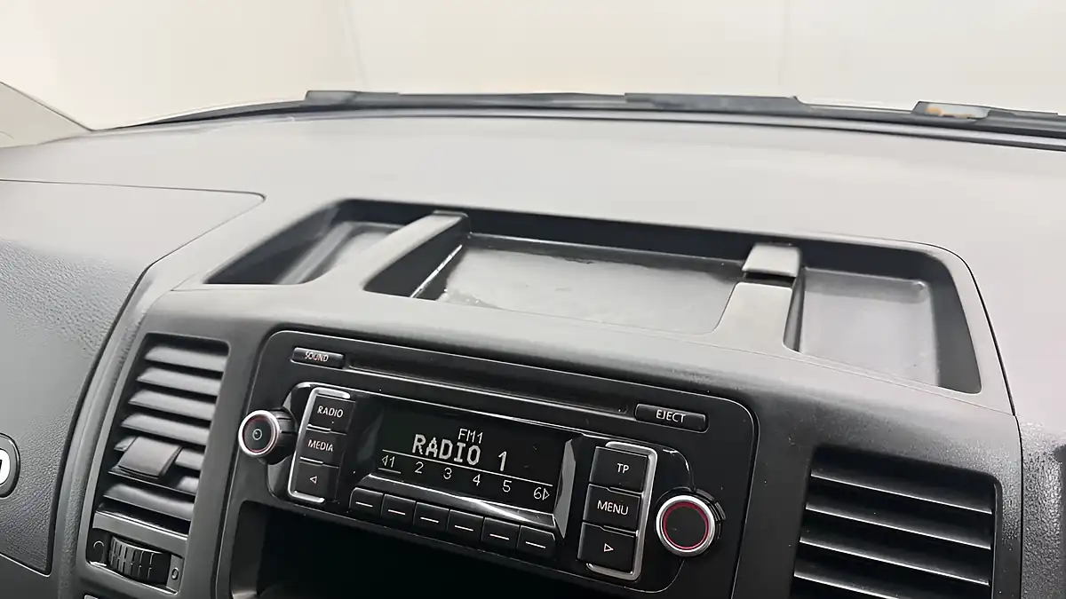 Used 2015 Volkswagen Transporter Startline White - Interior and Exterior details 16