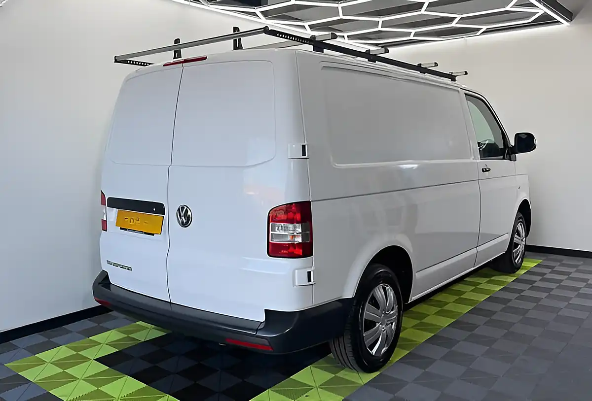 Used 2015 Volkswagen Transporter Startline White - Interior and Exterior details 2