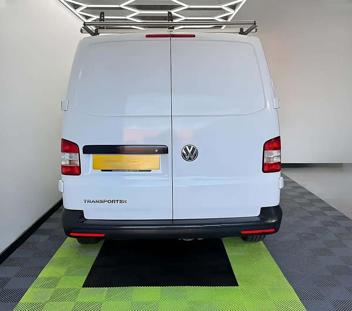 Used 2015 Volkswagen Transporter Startline White - Interior and Exterior details 5