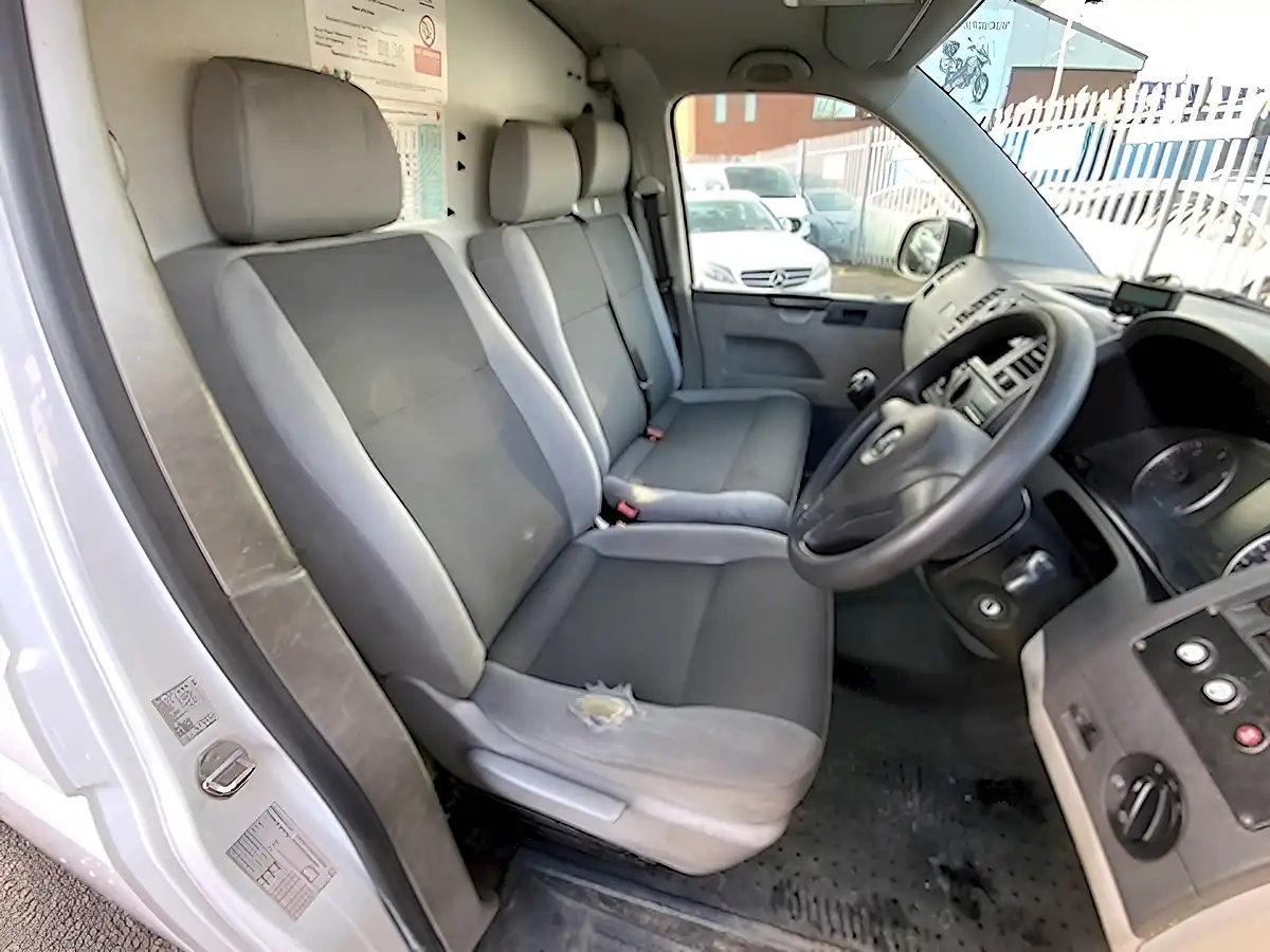 Used 2015 Volkswagen Transporter Startline White - Interior and Exterior details 12