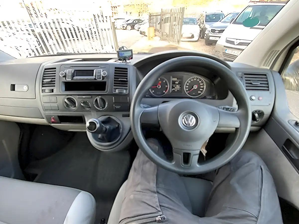 Used 2015 Volkswagen Transporter Startline White - Interior and Exterior details 14