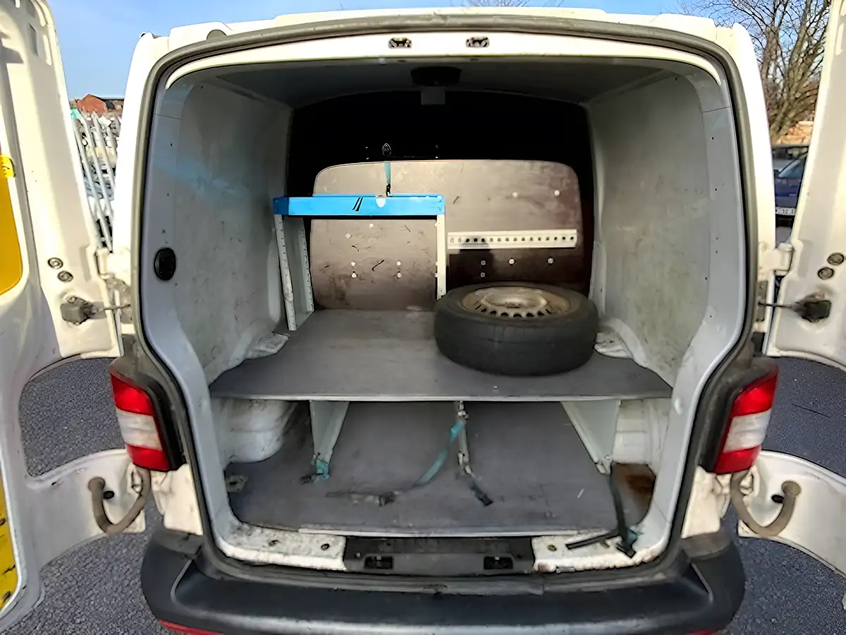Used 2015 Volkswagen Transporter Startline White - Interior and Exterior details 8