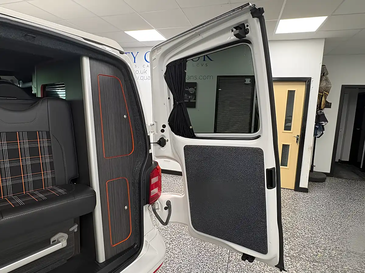 Used 2015 Volkswagen Transporter T28 Trendline Startline White - Interior and Exterior details 20