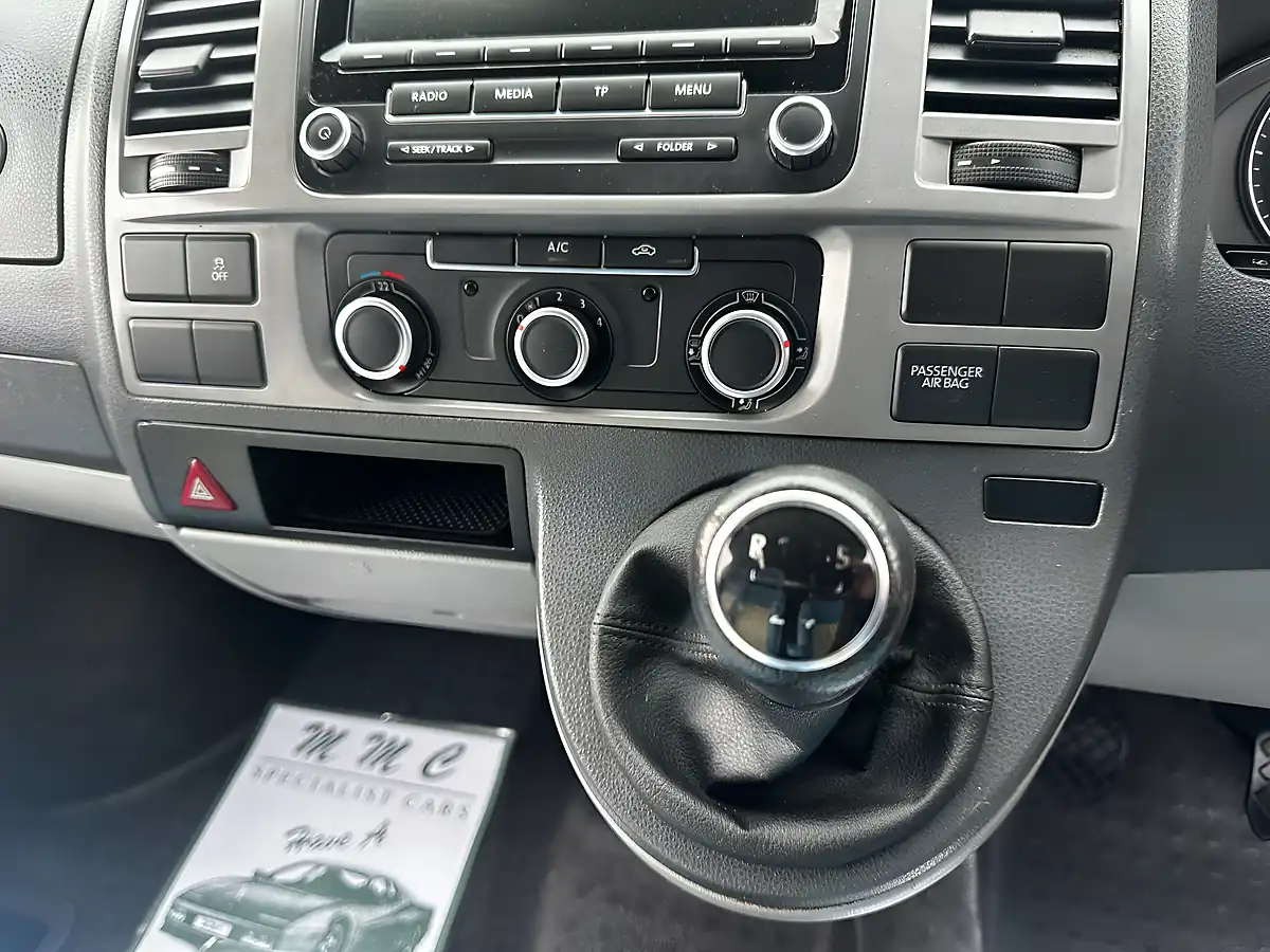 Used 2015 Volkswagen Transporter T30 Trendline White - Interior and Exterior details 17
