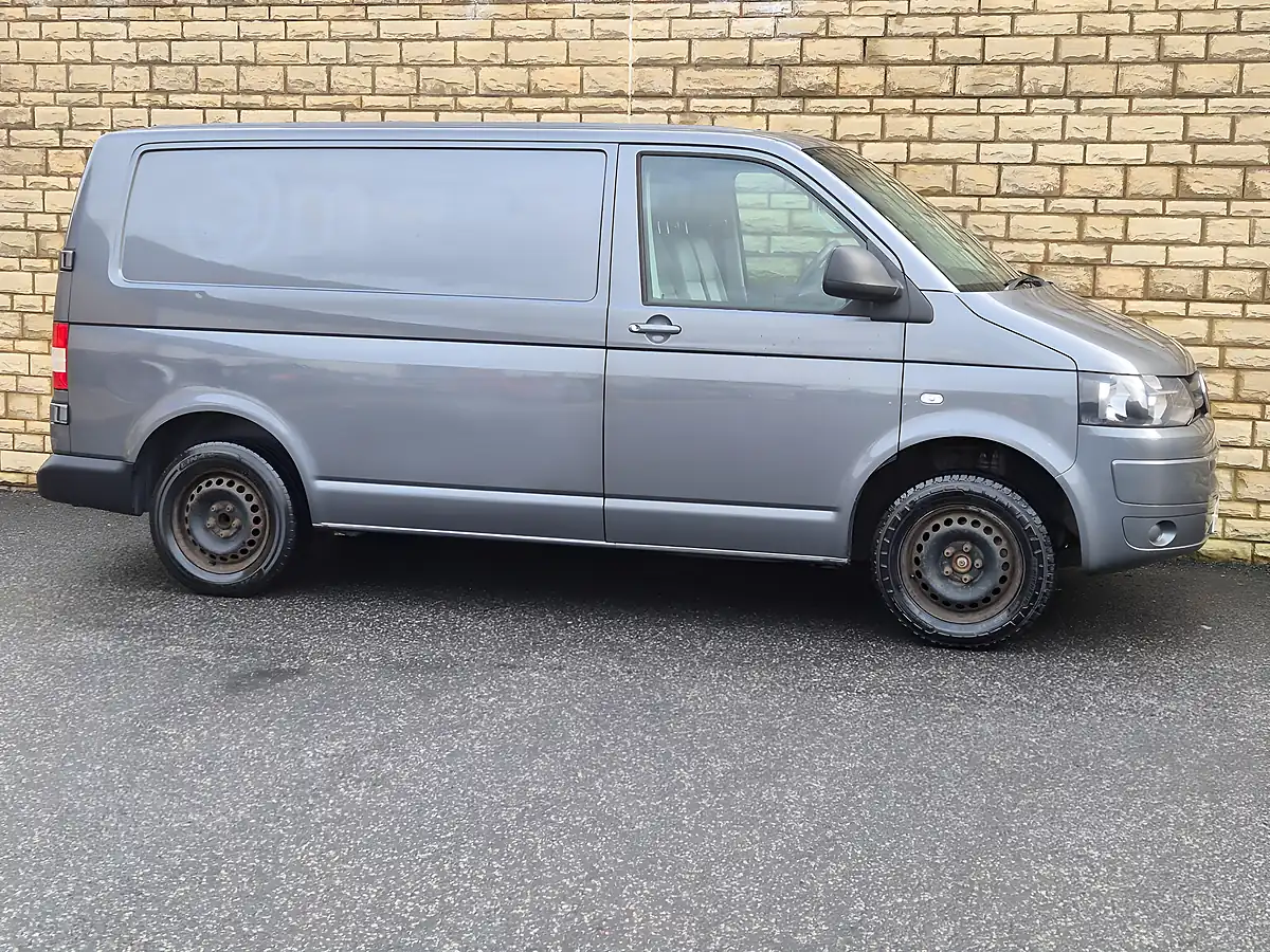 Used 2015 Volkswagen Transporter Trendline Grey - Interior and Exterior details 13