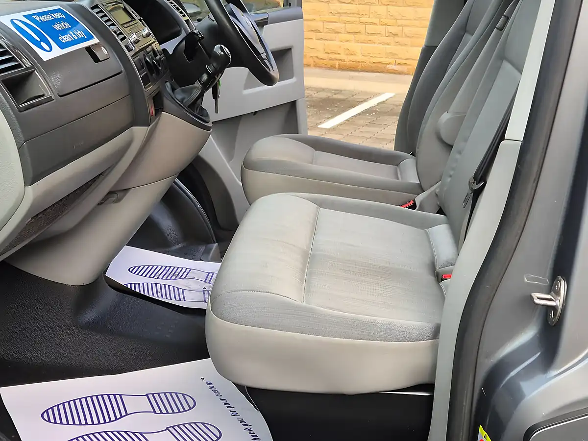 Used 2015 Volkswagen Transporter Trendline Grey - Interior and Exterior details 6