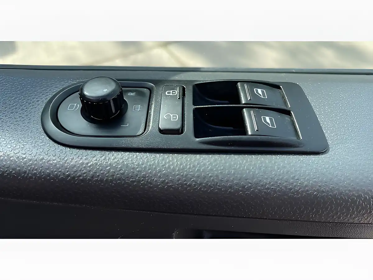 Used 2015 Volkswagen Transporter Trendline White - Interior and Exterior details 13