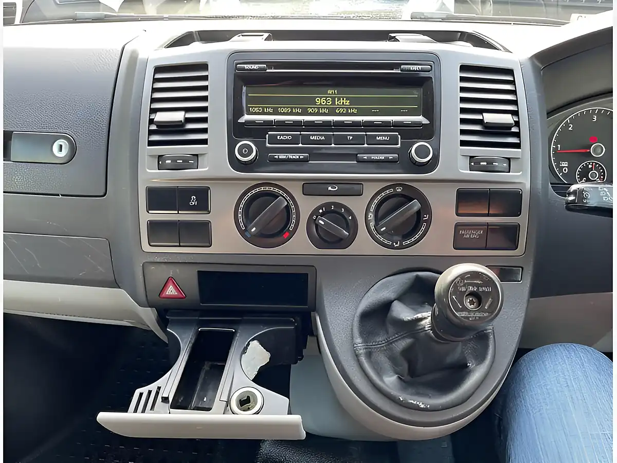 Used 2015 Volkswagen Transporter Trendline White - Interior and Exterior details 15