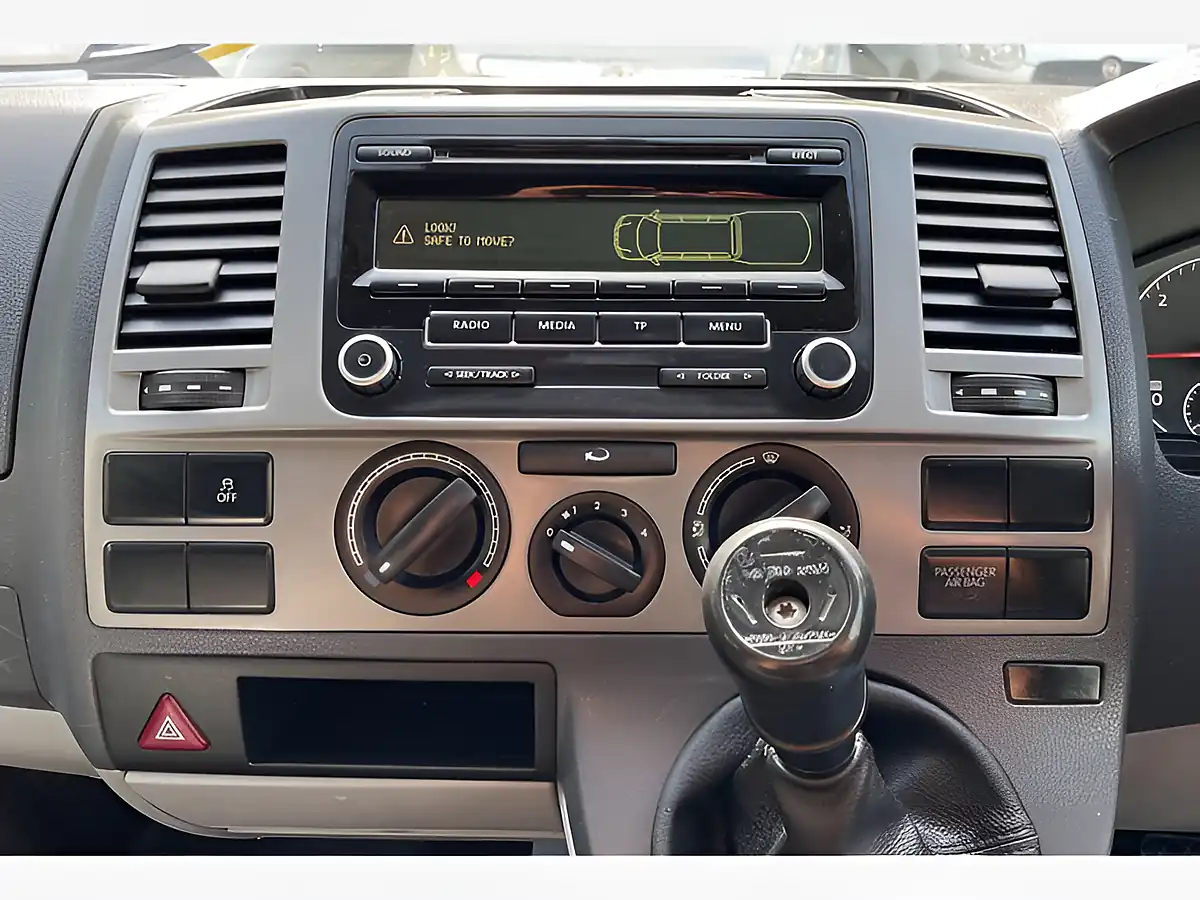 Used 2015 Volkswagen Transporter Trendline White - Interior and Exterior details 16