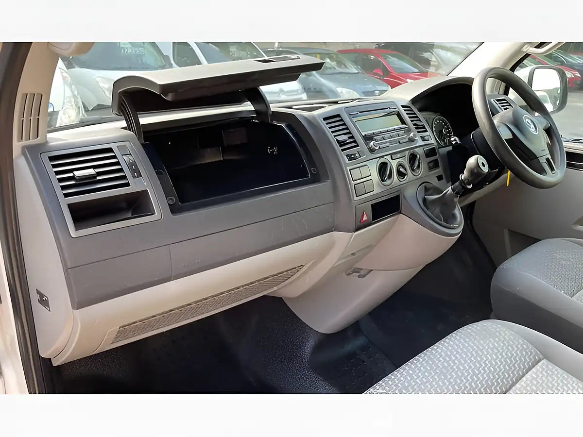 Used 2015 Volkswagen Transporter Trendline White - Interior and Exterior details 18