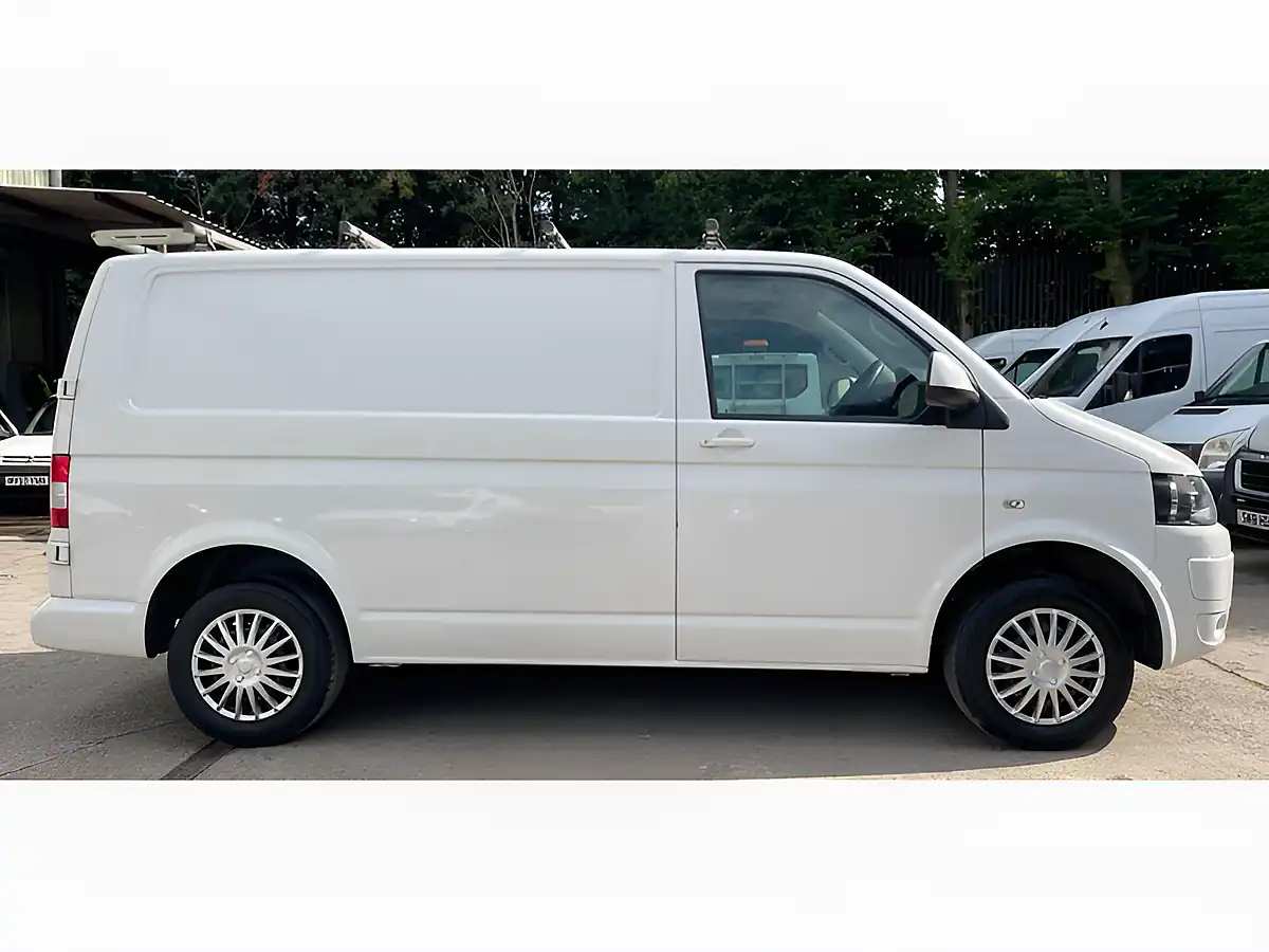Used 2015 Volkswagen Transporter Trendline White - Interior and Exterior details 5
