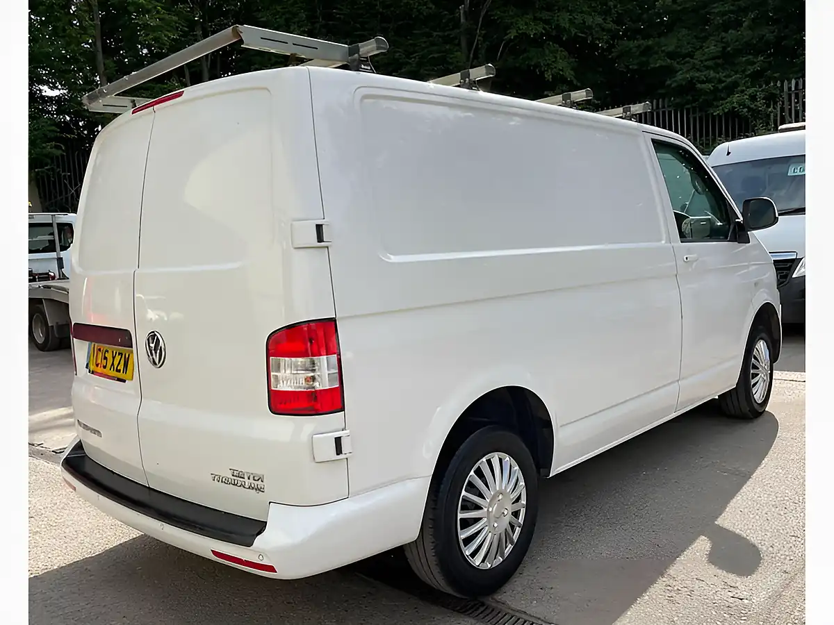 Used 2015 Volkswagen Transporter Trendline White - Interior and Exterior details 7