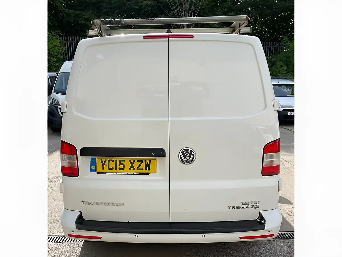 Used 2015 Volkswagen Transporter Trendline White - Interior and Exterior details 8