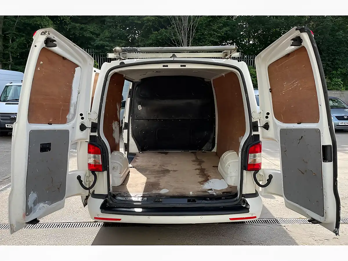 Used 2015 Volkswagen Transporter Trendline White - Interior and Exterior details 9