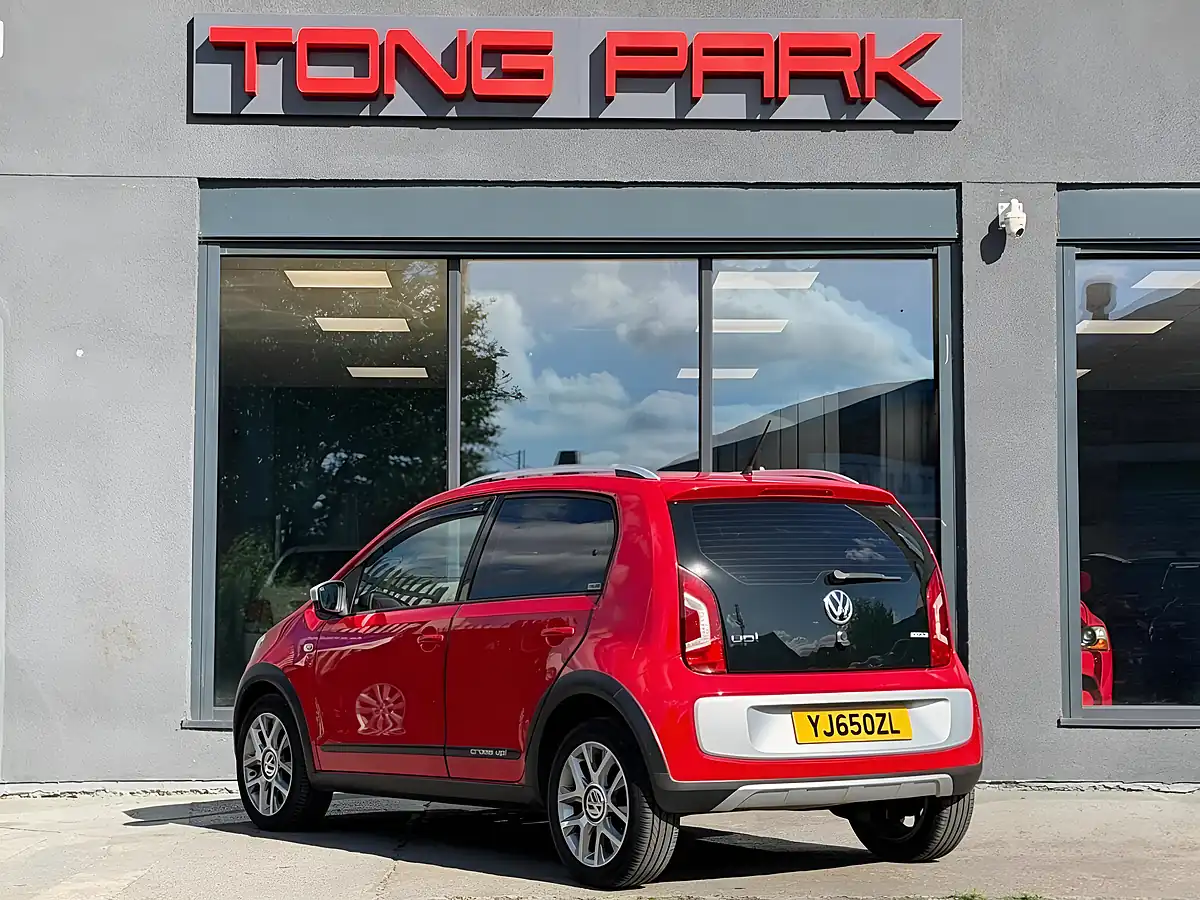 Used 2015 Volkswagen Up! Cross Red - Interior and Exterior details 3