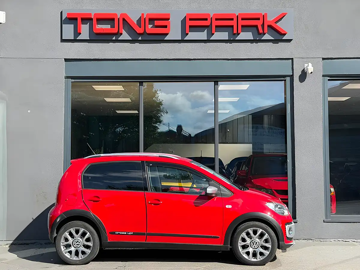 Used 2015 Volkswagen Up! Cross Red - Interior and Exterior details 6