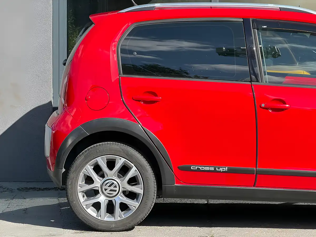 Used 2015 Volkswagen Up! Cross Red - Interior and Exterior details 7