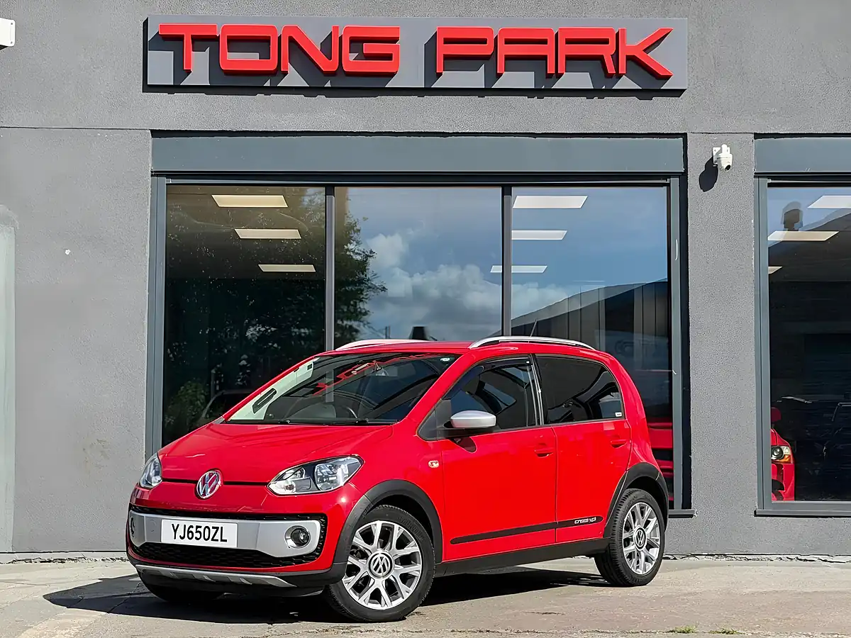 Used 2015 Volkswagen Up! Cross Red - Interior and Exterior details 9