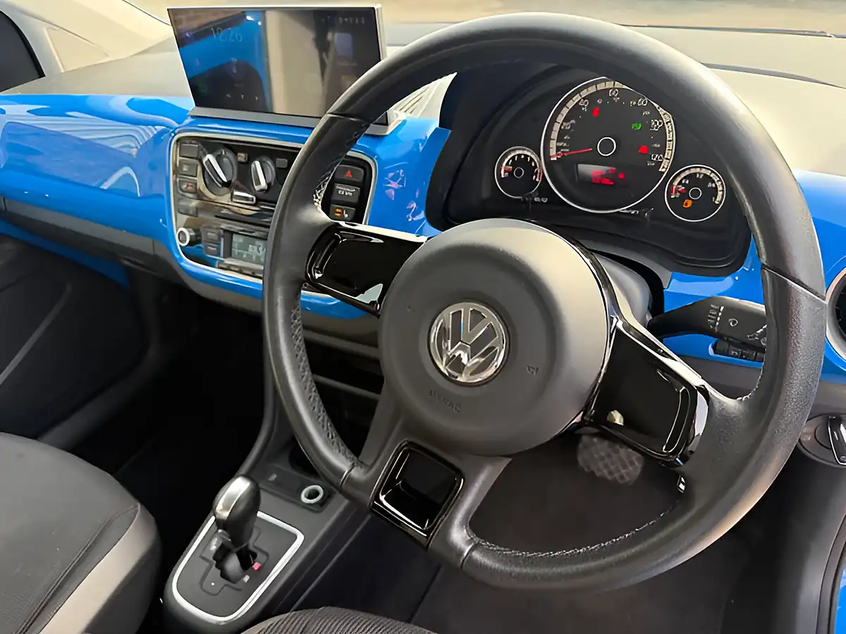 Used 2015 Volkswagen Up! High Up! Blue - Interior and Exterior details 9