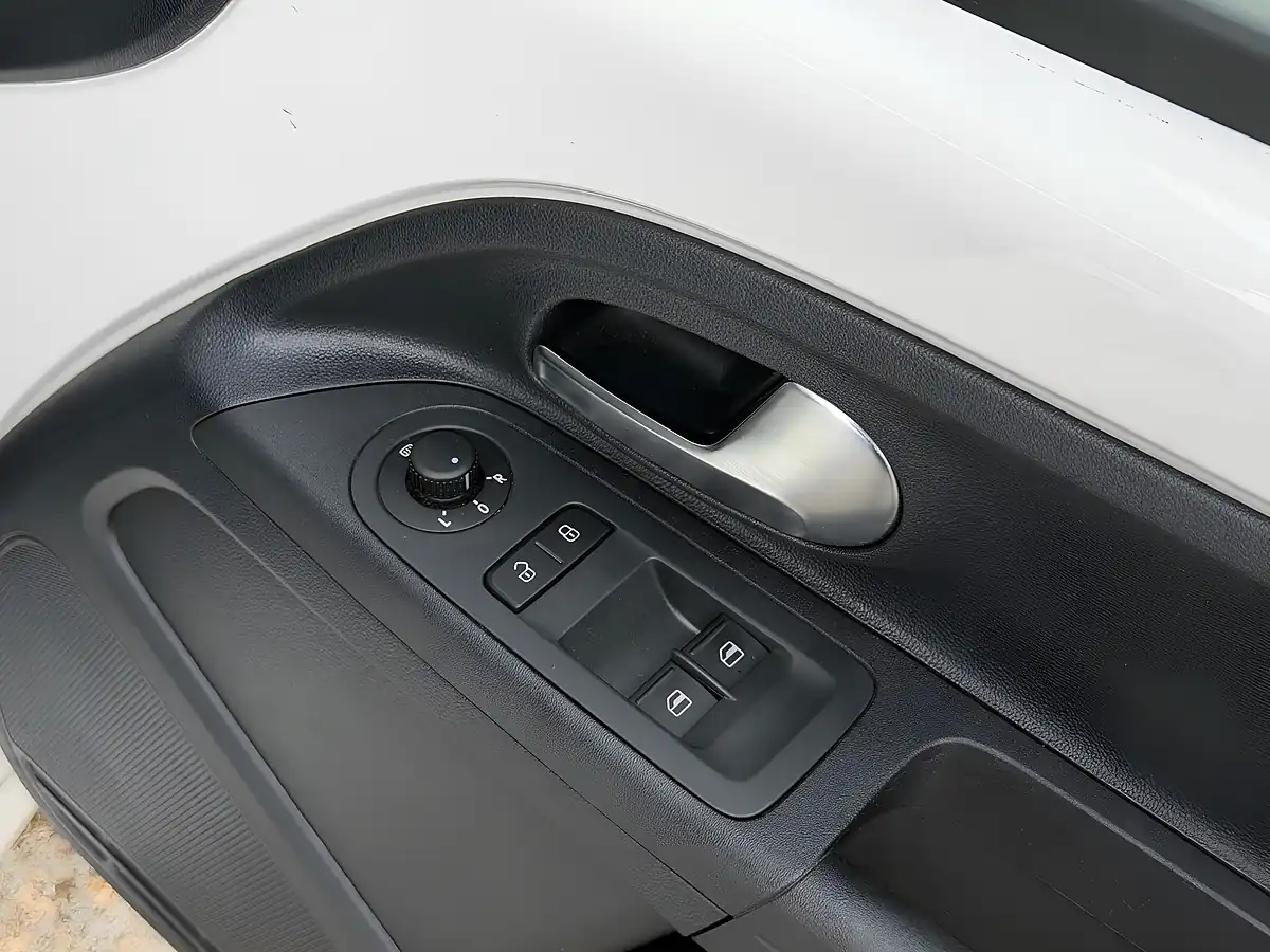 Used 2015 Volkswagen Up! High Up! Blue - Interior and Exterior details 12