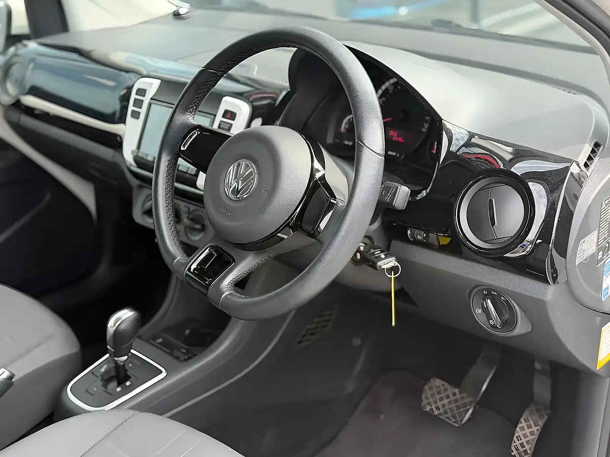Used 2015 Volkswagen Up! High Up! Blue - Interior and Exterior details 13