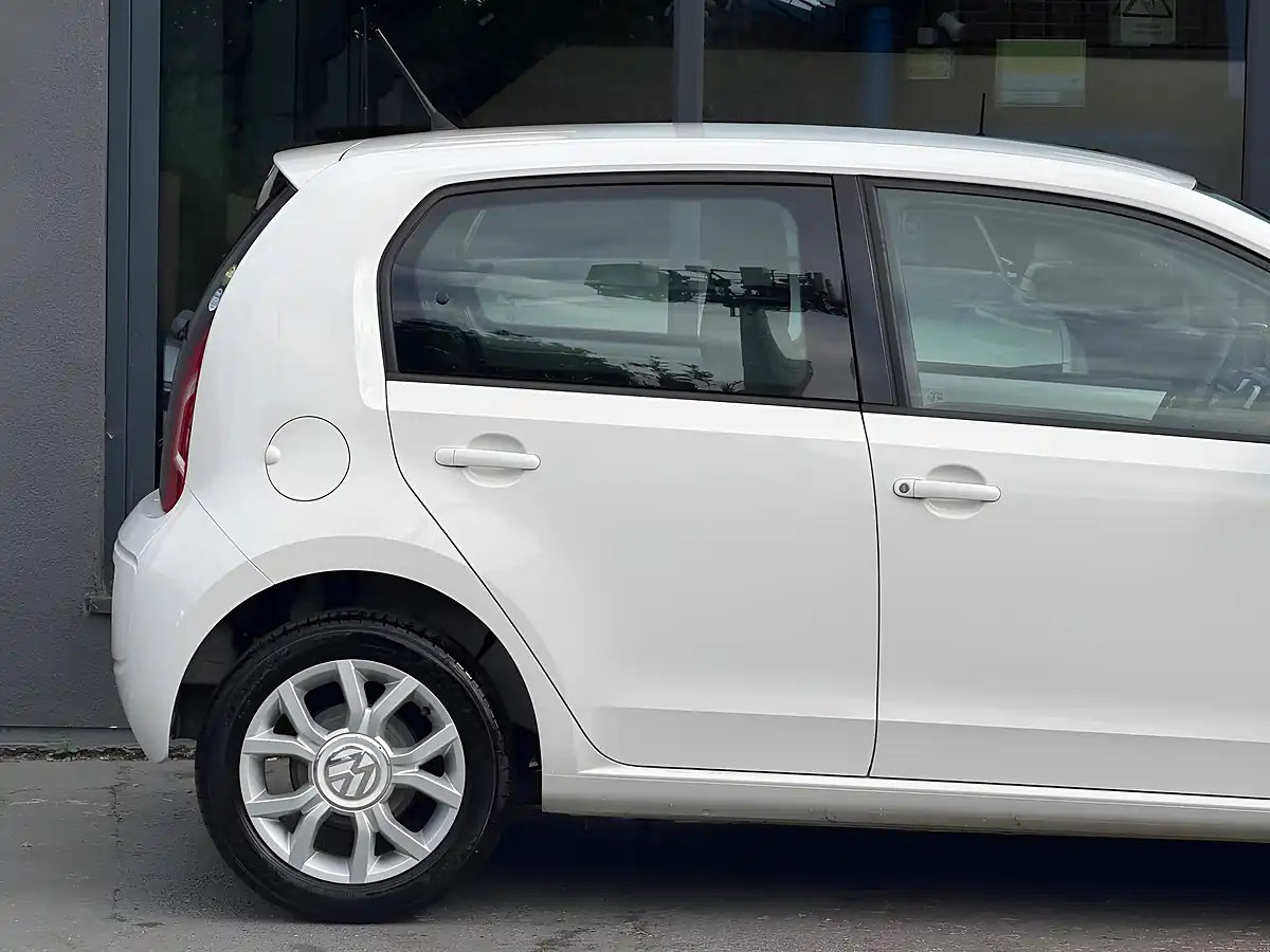 Used 2015 Volkswagen Up! High Up! Blue - Interior and Exterior details 8