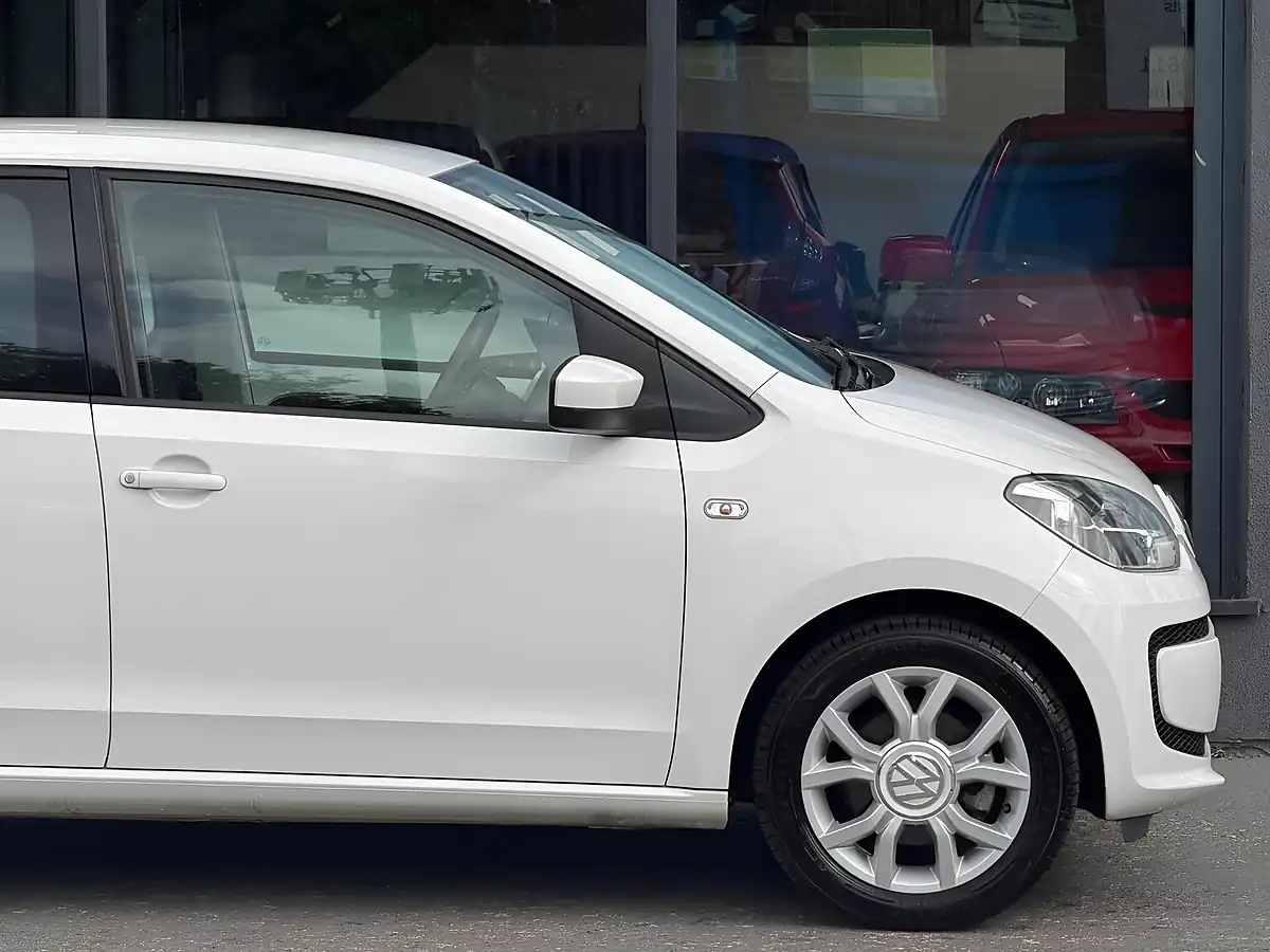 Used 2015 Volkswagen Up! High Up! Blue - Interior and Exterior details 9