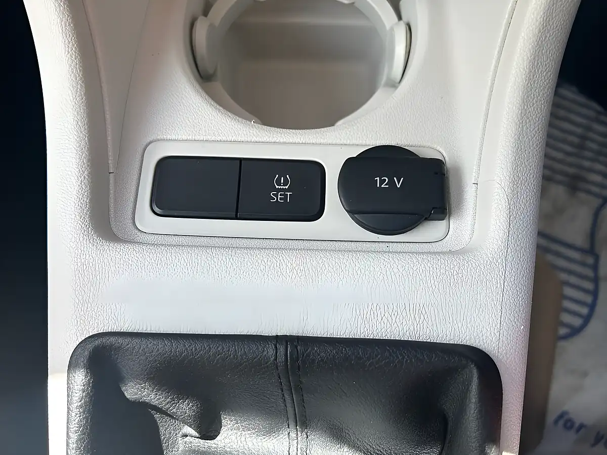 Used 2015 Volkswagen Up! High Up! Red - Interior and Exterior details 5