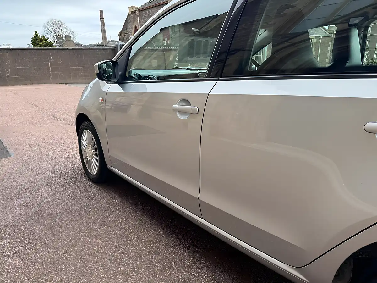 Used 2015 Volkswagen Up! High Up! Silver - Interior and Exterior details 10