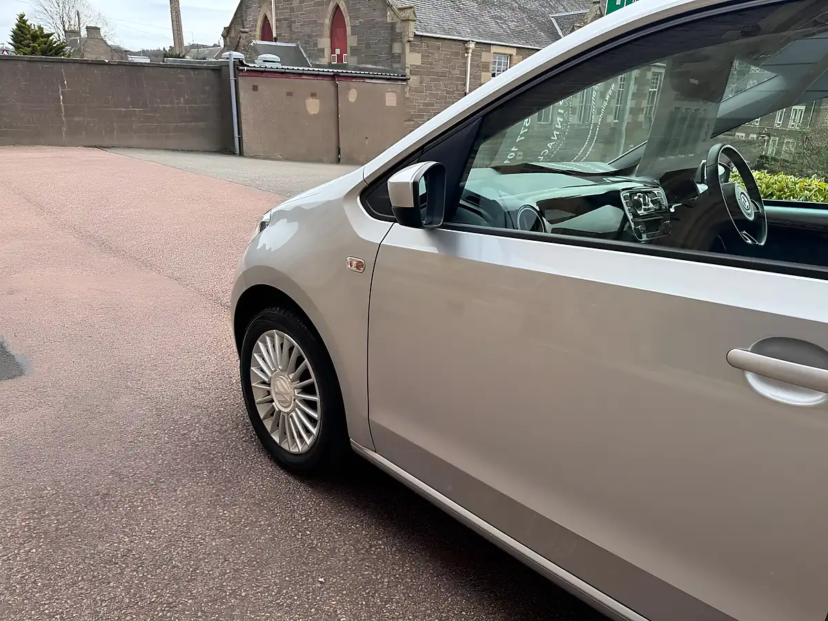 Used 2015 Volkswagen Up! High Up! Silver - Interior and Exterior details 11
