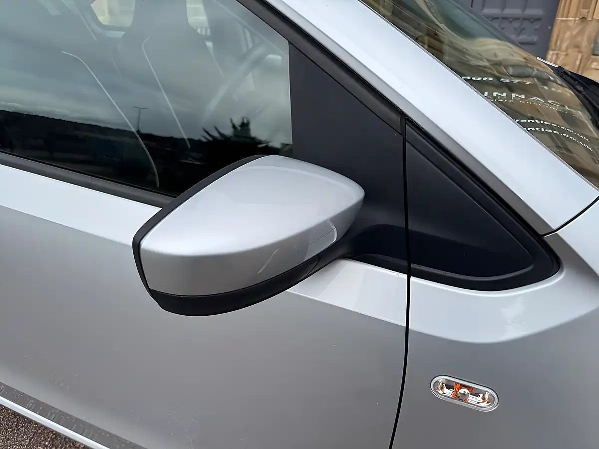 Used 2015 Volkswagen Up! High Up! Silver - Interior and Exterior details 18