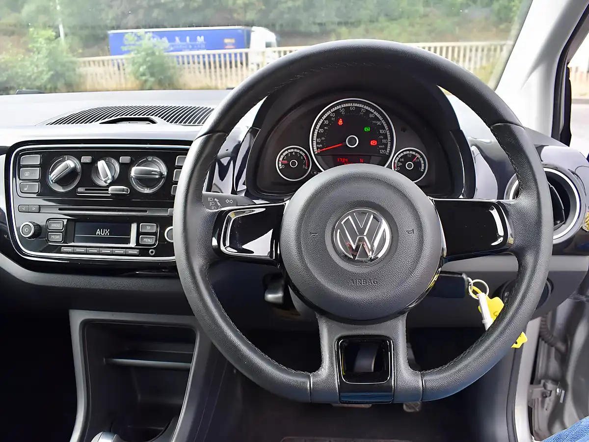 Used 2015 Volkswagen Up! High Up! Silver - Interior and Exterior details 10