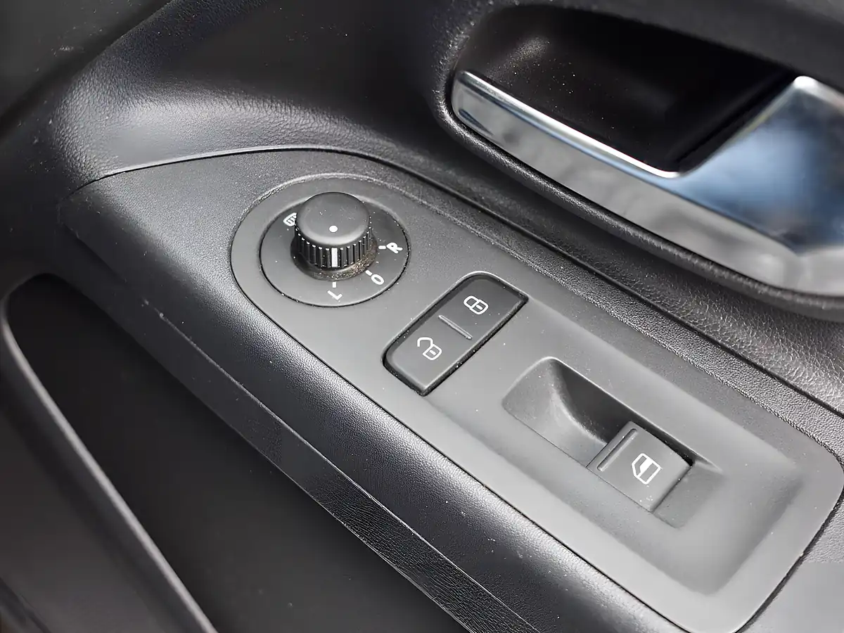 Used 2015 Volkswagen Up! High Up! Silver - Interior and Exterior details 11