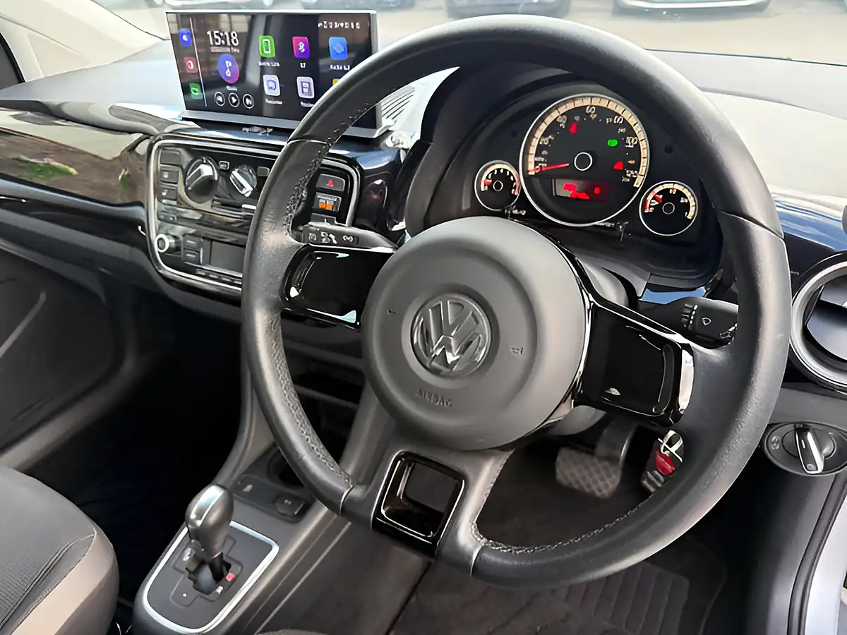 Used 2015 Volkswagen Up! High Up! Silver - Interior and Exterior details 9