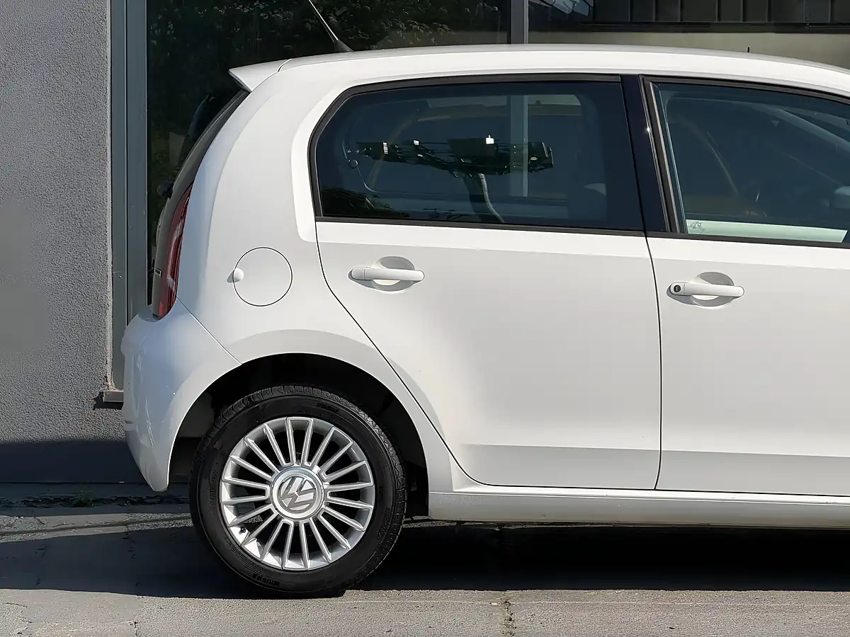 Used 2015 Volkswagen Up! High Up! White - Interior and Exterior details 12
