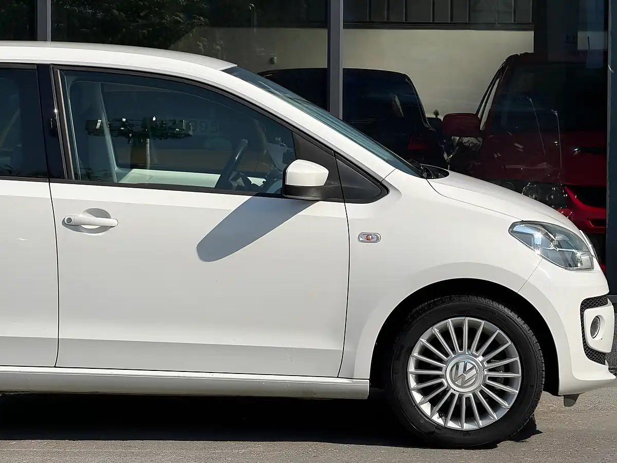 Used 2015 Volkswagen Up! High Up! White - Interior and Exterior details 13