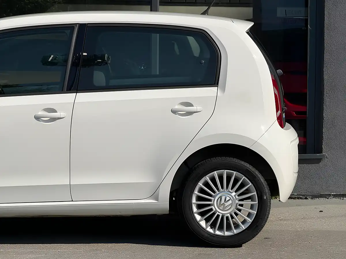 Used 2015 Volkswagen Up! High Up! White - Interior and Exterior details 7