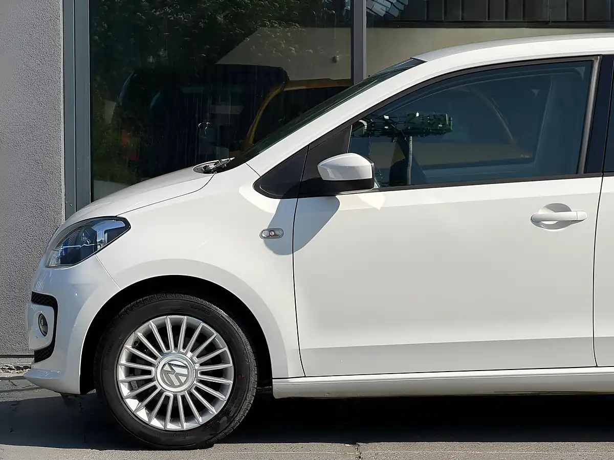 Used 2015 Volkswagen Up! High Up! White - Interior and Exterior details 8