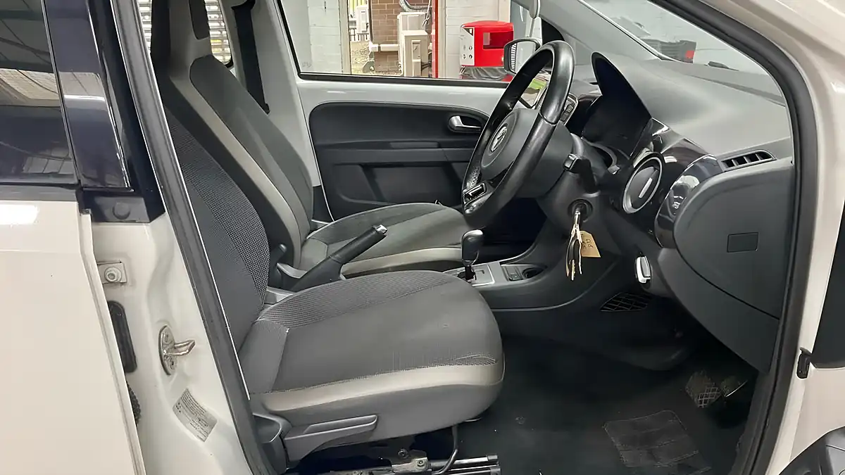 Used 2015 Volkswagen Up! High Up! White - Interior and Exterior details 10
