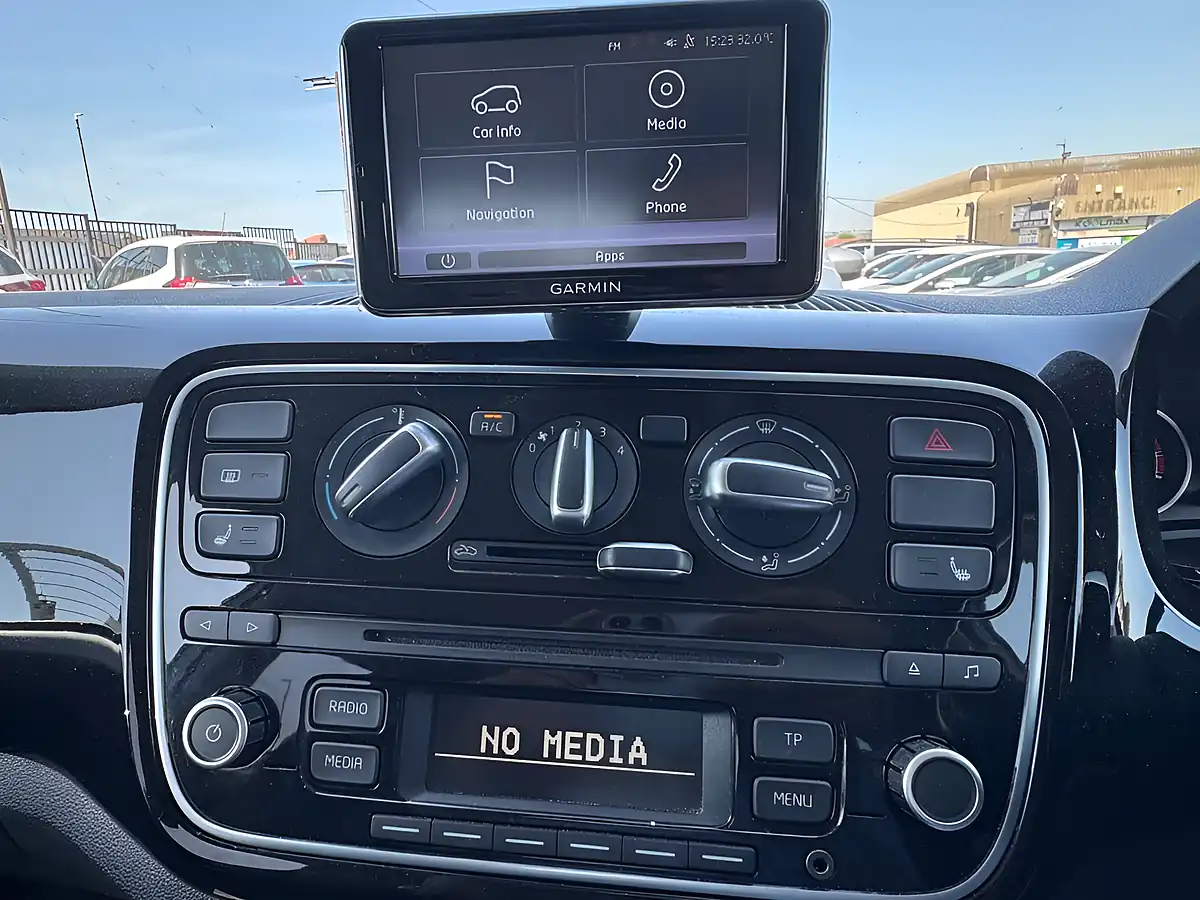 Used 2015 Volkswagen Up! High Up! White - Interior and Exterior details 7