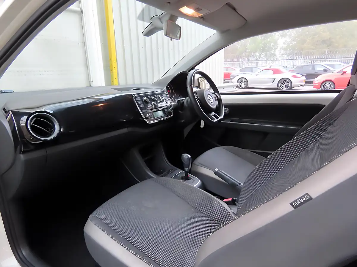 Used 2015 Volkswagen Up! High Up! White - Interior and Exterior details 11