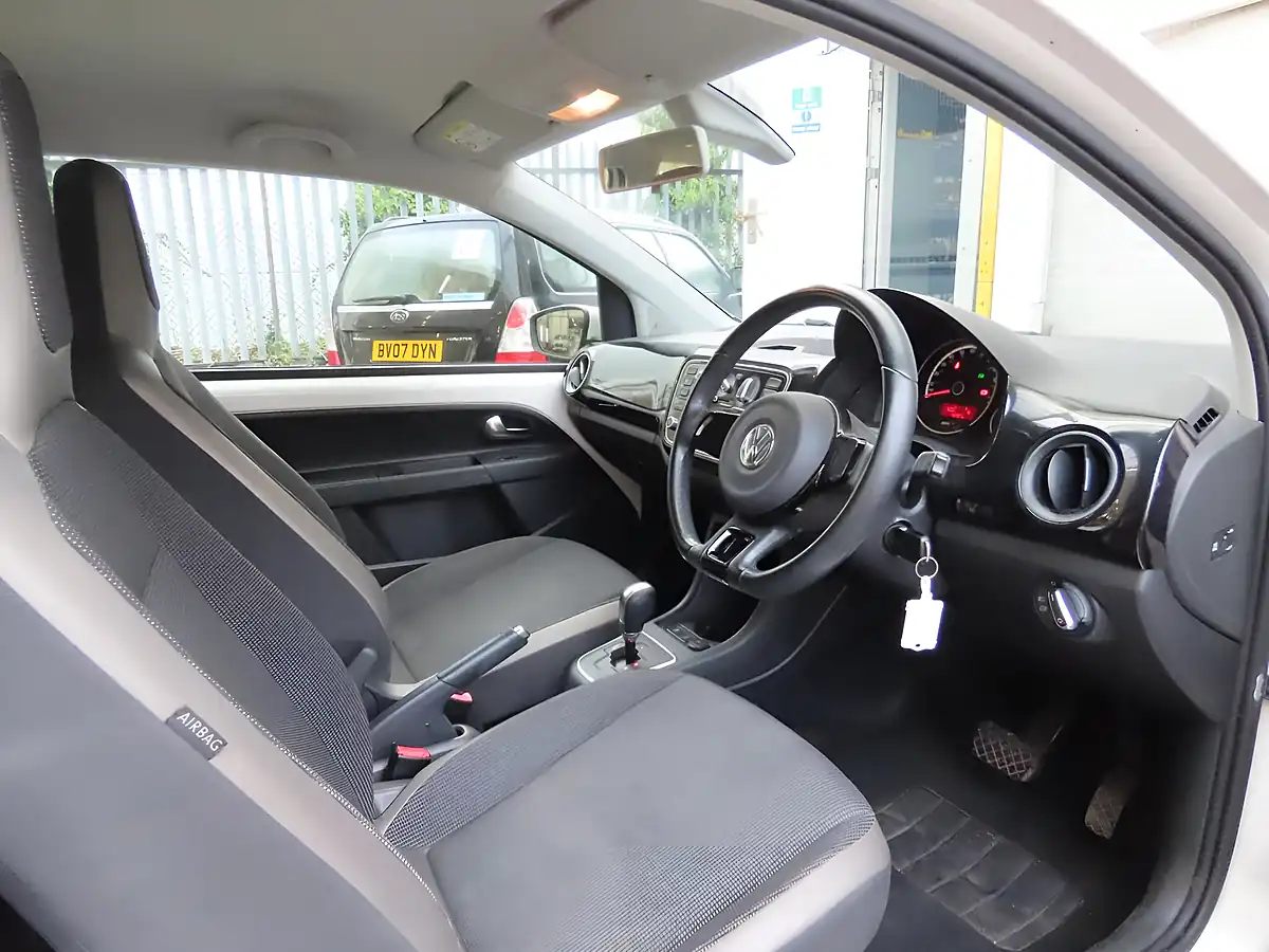 Used 2015 Volkswagen Up! High Up! White - Interior and Exterior details 8