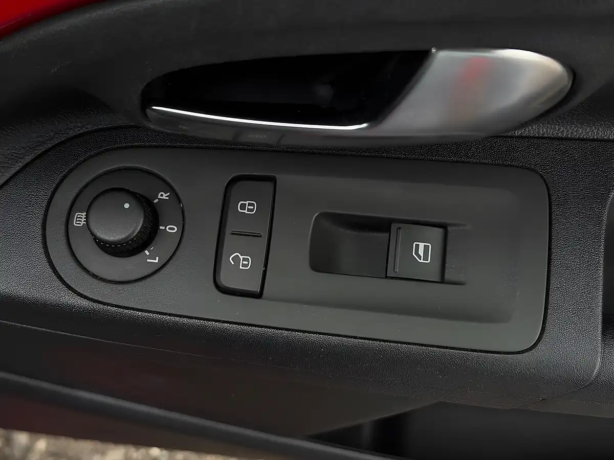 Used 2015 Volkswagen Up! Move Up! Red - Interior and Exterior details 10