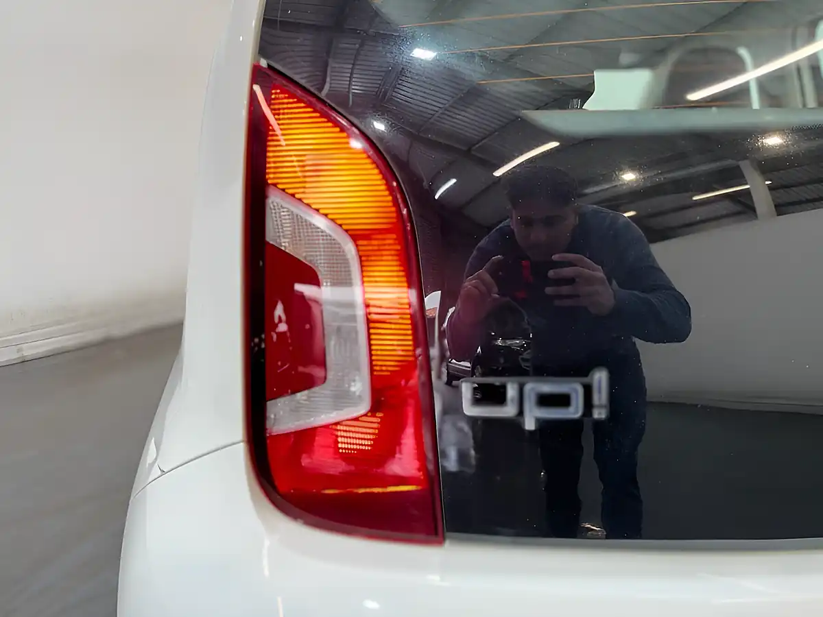 Used 2015 Volkswagen Up! Move Up! White - Interior and Exterior details 11
