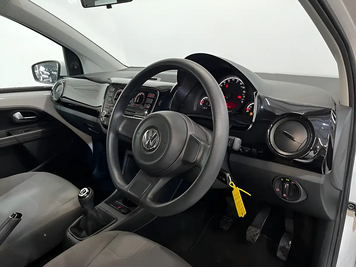 Used 2015 Volkswagen Up! Move Up! White - Interior and Exterior details 17