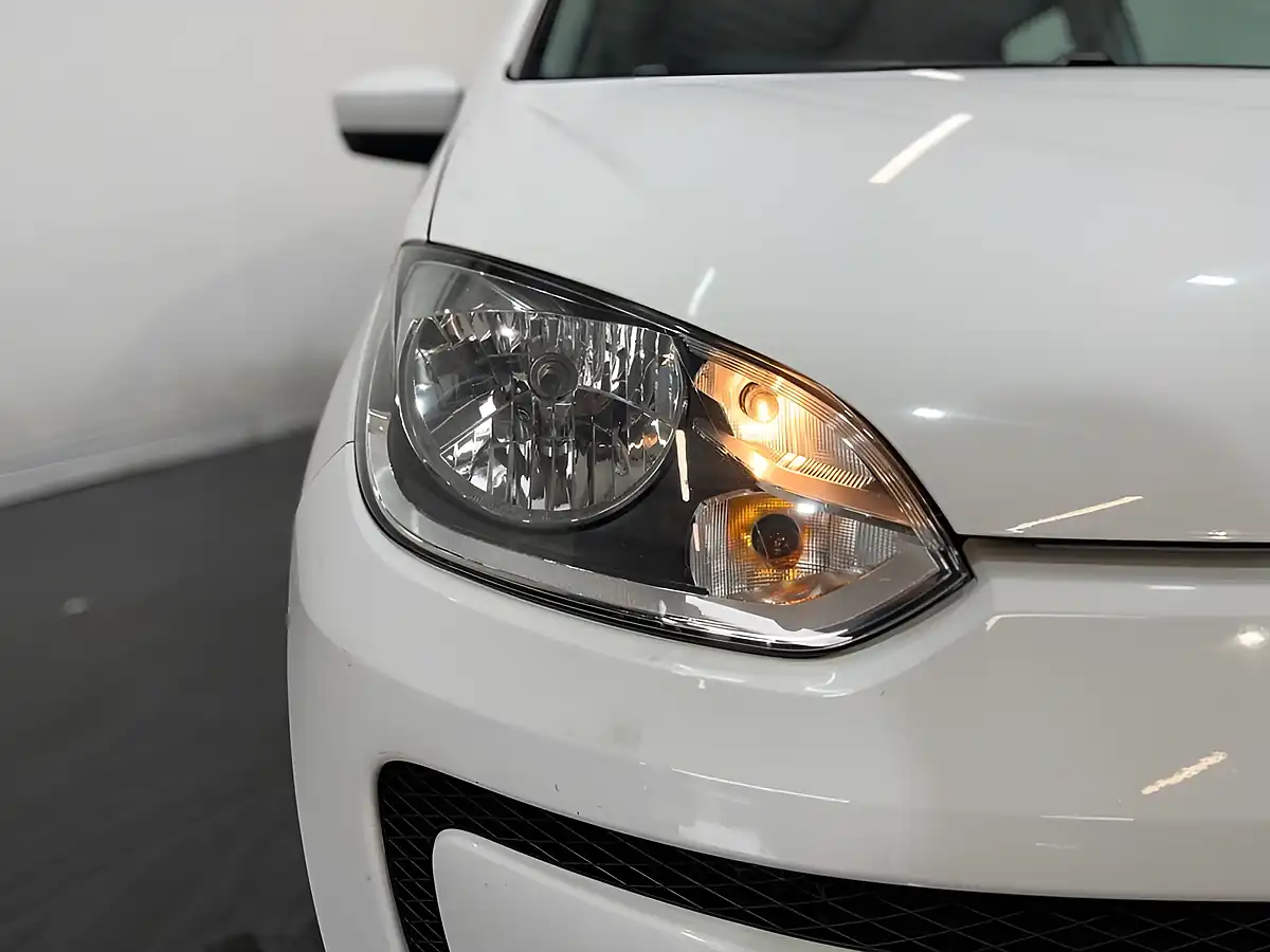 Used 2015 Volkswagen Up! Move Up! White - Interior and Exterior details 5