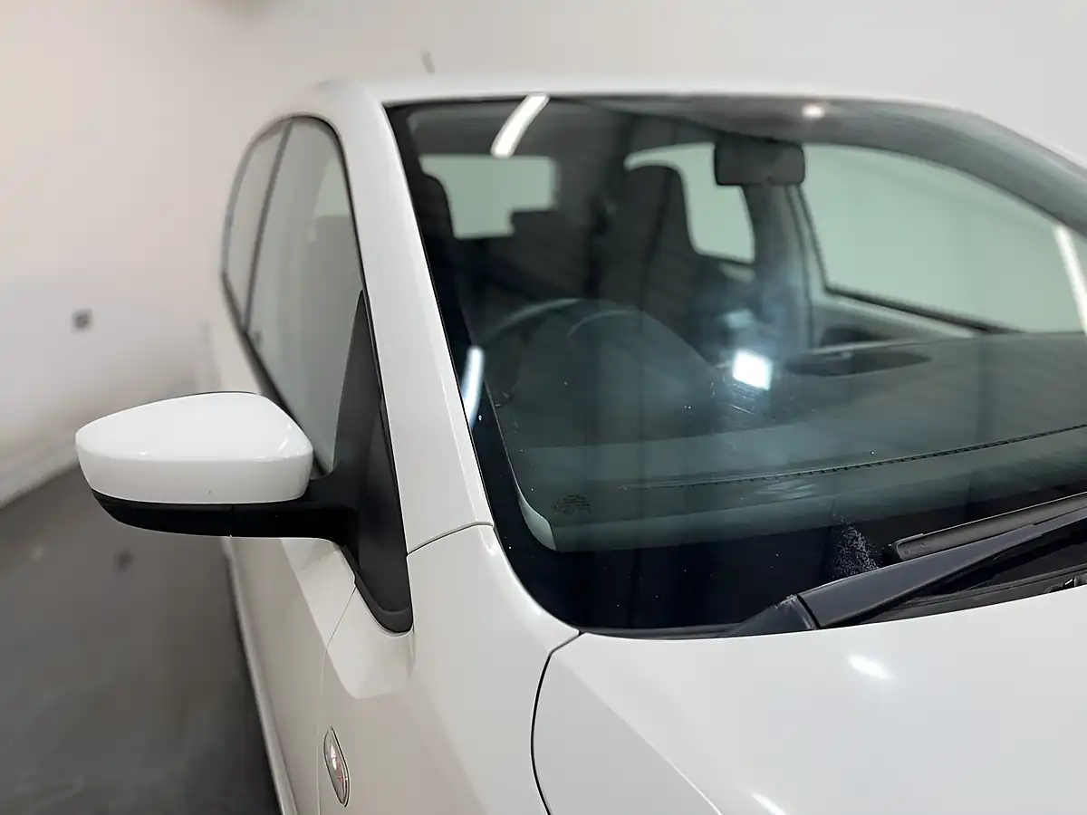 Used 2015 Volkswagen Up! Move Up! White - Interior and Exterior details 6
